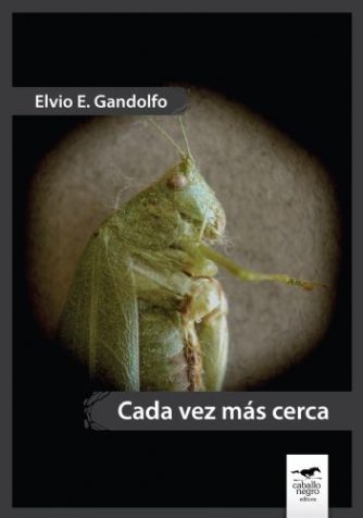 <strong>CADA VEZ MÁS CERCA</strong><br>Elvio E. Gandolfo<br> <a class="edits" href="https://distribucionbyr.com.ar/editoriales/CaballoNegro">Caballo Negro</a>